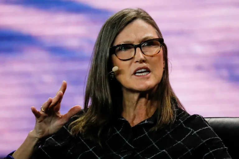 INTEL: Cathie Wood’s ARK makes its largest Robinhood purchase in six months after 23% slide